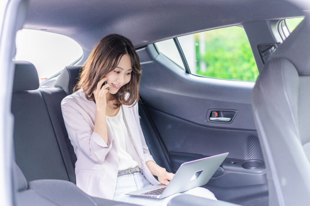 会社員しながら社長をする女性